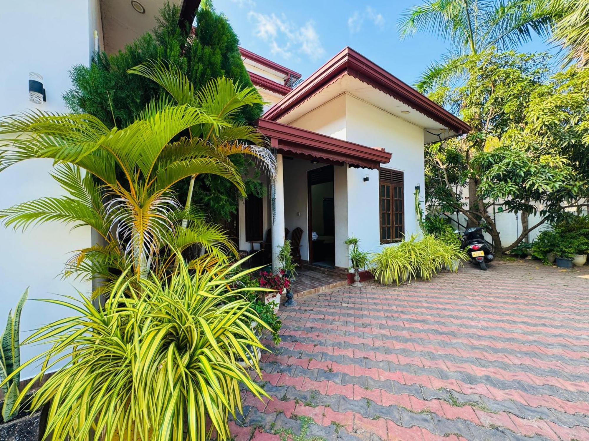 Aa Inn Trincomalee Kamer foto