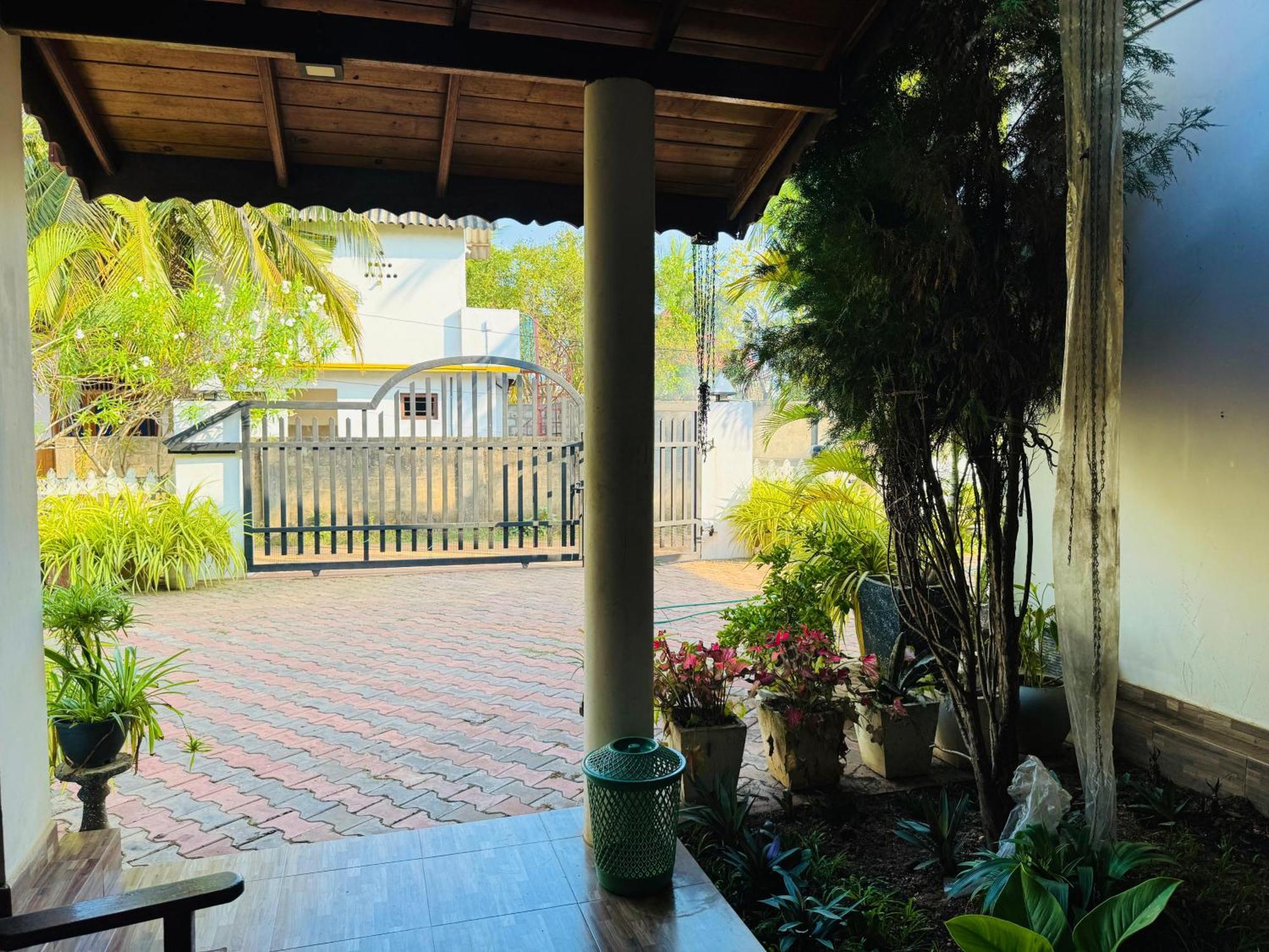 Aa Inn Trincomalee Buitenkant foto