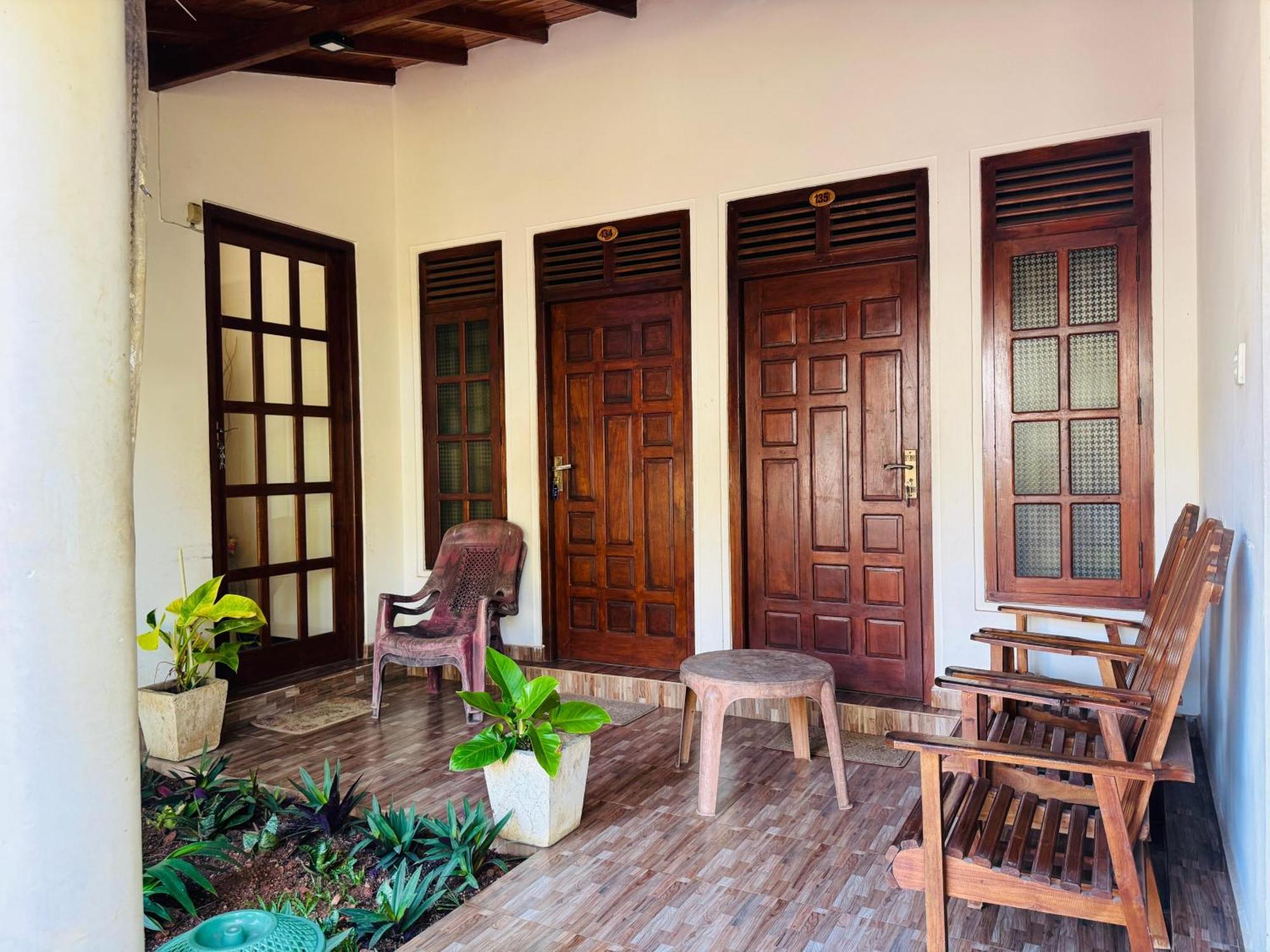 Aa Inn Trincomalee Buitenkant foto