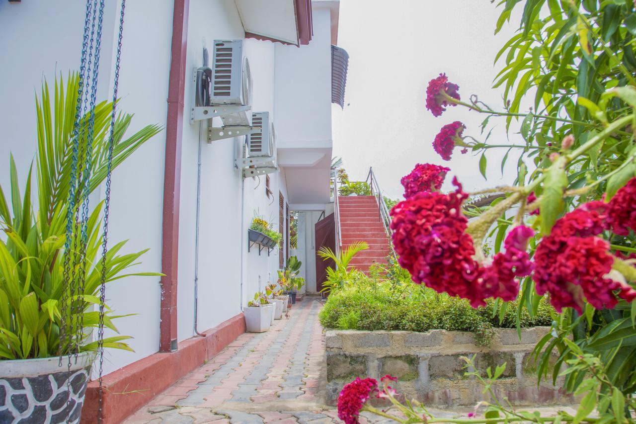 Aa Inn Trincomalee Buitenkant foto