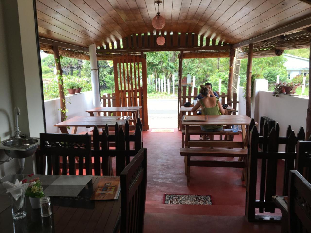 Aa Inn Trincomalee Buitenkant foto