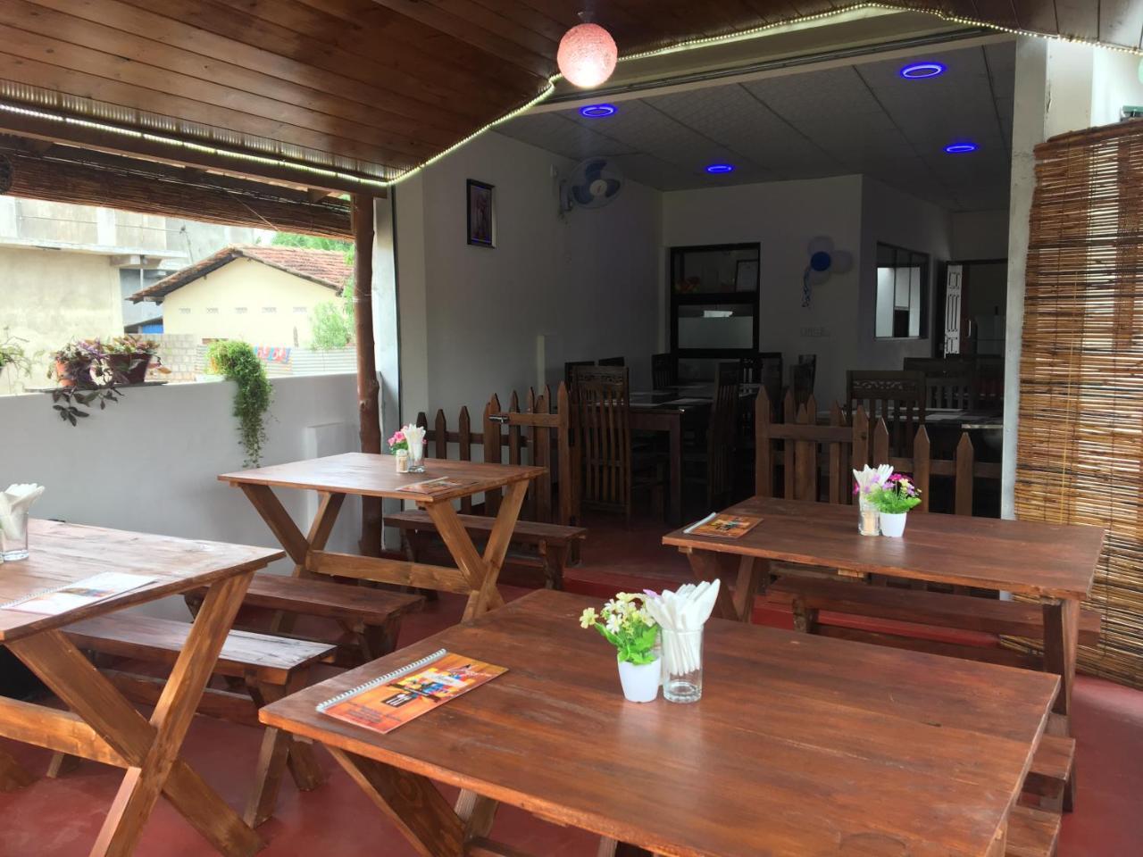 Aa Inn Trincomalee Buitenkant foto