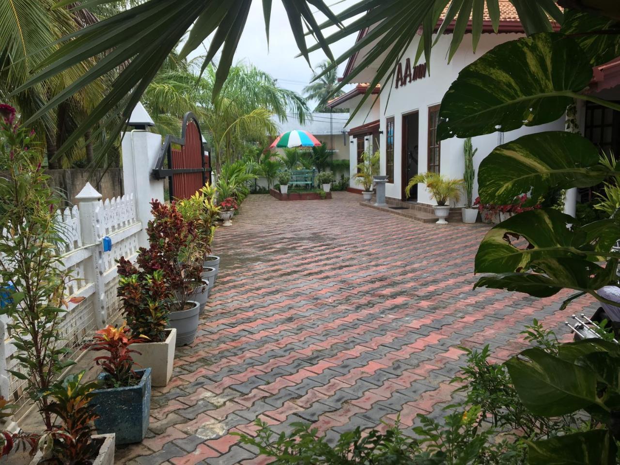 Aa Inn Trincomalee Buitenkant foto