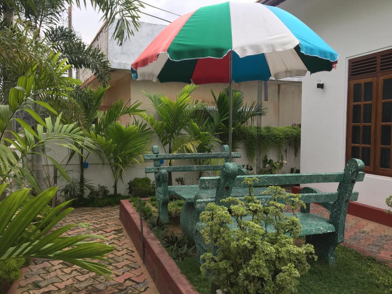 Aa Inn Trincomalee Buitenkant foto