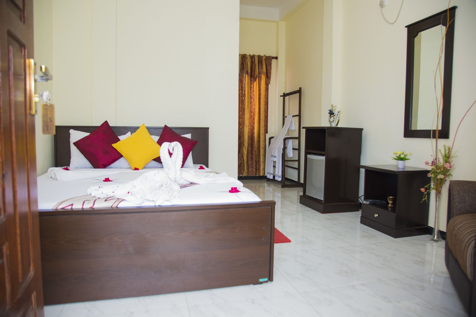 Aa Inn Trincomalee Buitenkant foto
